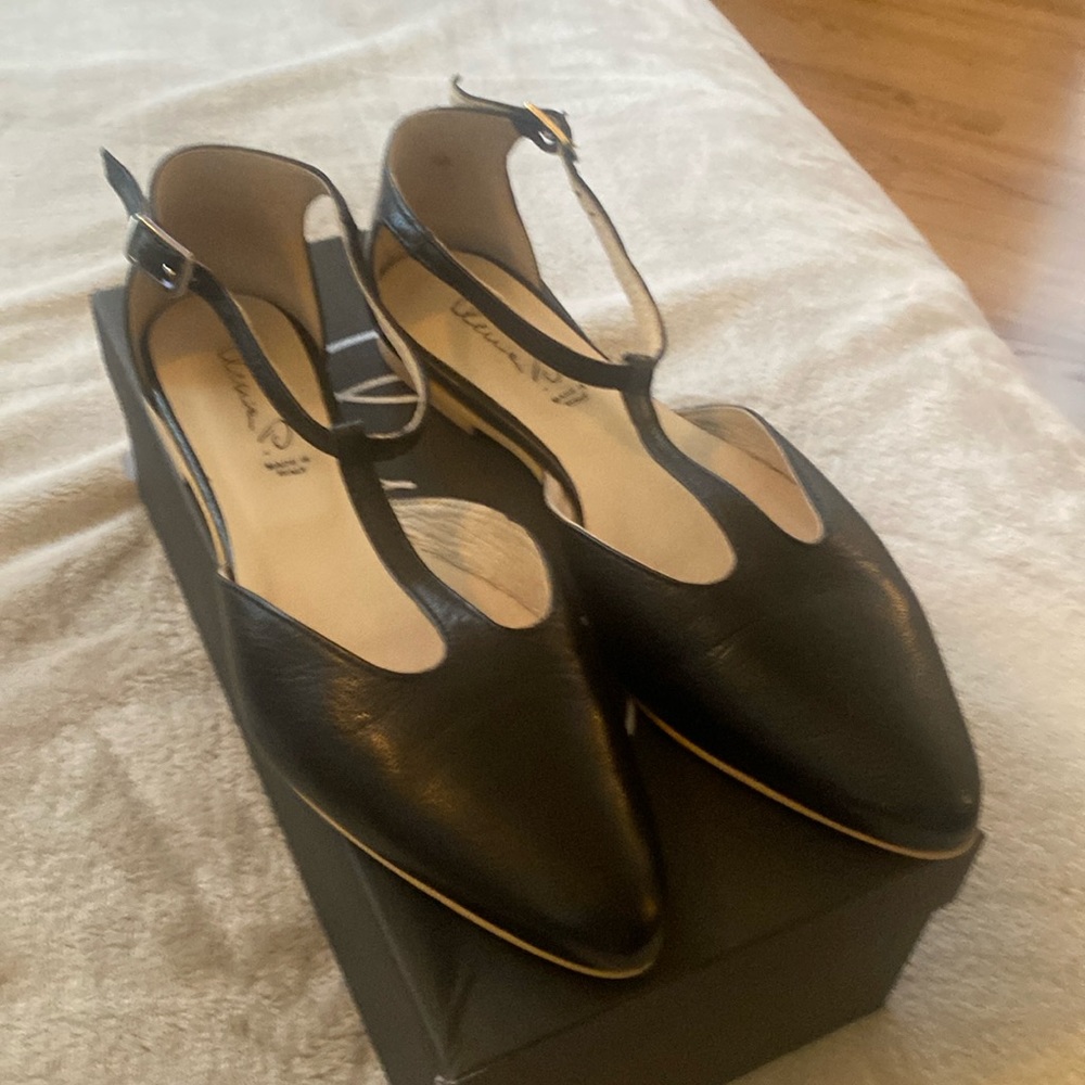 Ladies Flat Shoes